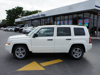 jeep patriot 2008 white suv sport gasoline 4 cylinders 2 wheel drive automatic 33021