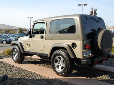 jeep wrangler 2005 brown suv unlimited rubicon gasoline 6 cylinders 4 wheel drive manual 99352
