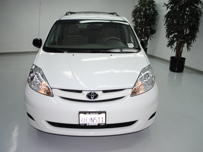 toyota sienna 2009 white van le 7 passenger gasoline 6 cylinders front wheel drive automatic 91731