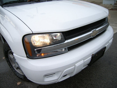 chevrolet trailblazer 2004 white suv gasoline 6 cylinders 4 wheel drive automatic 46219