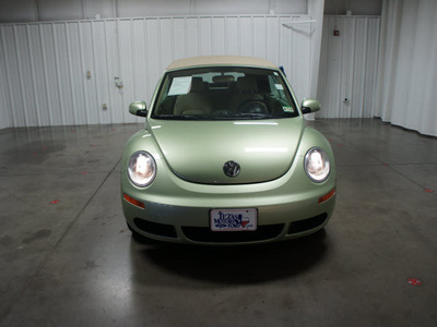 volkswagen new beetle 2009 lt  green gasoline 5 cylinders front wheel drive automatic 76108