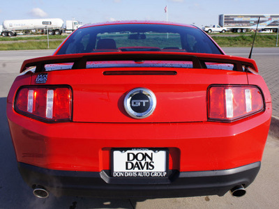 ford mustang 2010 red coupe gt premium gasoline 8 cylinders rear wheel drive automatic with overdrive 76018