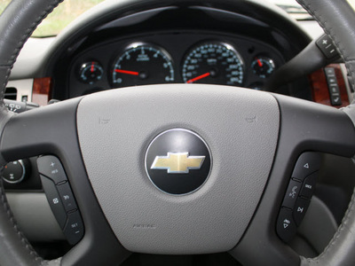 chevrolet tahoe 2009 silver suv lt flex fuel 8 cylinders 4 wheel drive automatic 27215