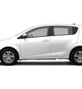 chevrolet sonic 2012 white hatchback gasoline 4 cylinders front wheel drive 6 spd auto aud sys,am fm 77090