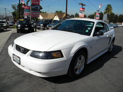 ford mustang 2003 off white coupe gasoline 6 cylinders rear wheel drive automatic 92882