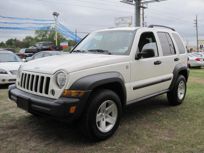 jeep liberty 2007 white suv sport gasoline 6 cylinders 4 wheel drive automatic 77379