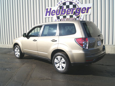 subaru forester 2009 topaz gold suv 2 5 x gasoline 4 cylinders all whee drive automatic 80905