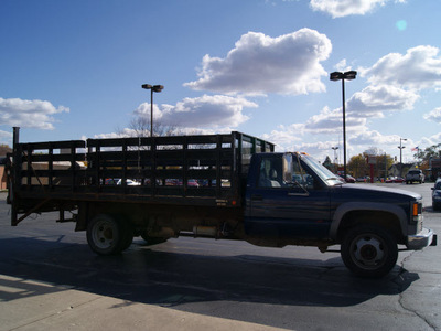 gmc 3500 sierra 2002 blue stake bed dually 8 cylinders automatic 61008