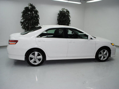 toyota camry 2010 white sedan se 4 cylinders front wheel drive automatic 91731