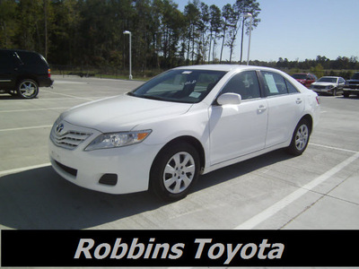 toyota camry 2011 white sedan le gasoline 4 cylinders front wheel drive automatic 75503