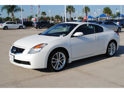 nissan altima 2009 white coupe 3 5 se gasoline 6 cylinders front wheel drive autostick 77065