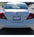 nissan altima 2009 white coupe 3 5 se gasoline 6 cylinders front wheel drive autostick 77065