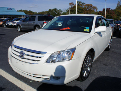 toyota avalon 2005 off white sedan xls gasoline 6 cylinders front wheel drive automatic 08753
