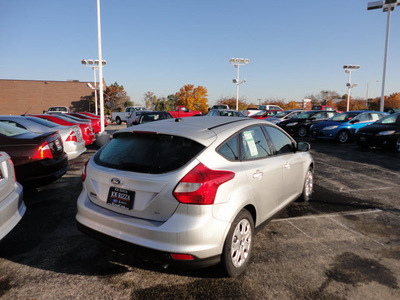 ford focus 2012 silver hatchback se gasoline 4 cylinders front wheel drive 5 speed manual 60546