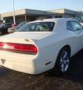 dodge challenger 2009 white coupe r t gasoline 8 cylinders rear wheel drive automatic 60443