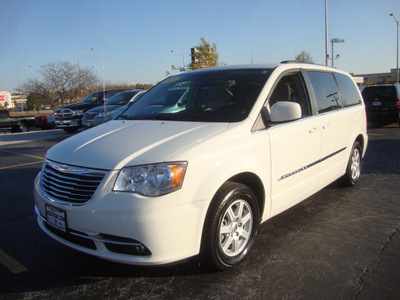 chrysler town country 2011 white van flex fuel 6 cylinders front wheel drive automatic 60443