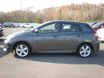 toyota matrix 2009 gray hatchback s gasoline 4 cylinders all whee drive automatic 13502