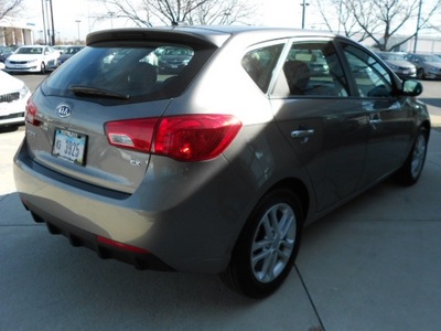 kia forte 5 door 2012 lt  gray hatchback ex gasoline 4 cylinders front wheel drive 6 speed automatic 43228