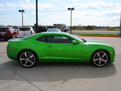 chevrolet camaro 2011 green coupe ss gasoline 8 cylinders rear wheel drive automatic 76087