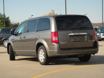 chrysler town country 2010 gray van lx gasoline 6 cylinders front wheel drive automatic 62034