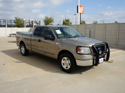 ford f 150 2004 beige pickup truck xlt gasoline 8 cylinders rear wheel drive automatic with overdrive 76108