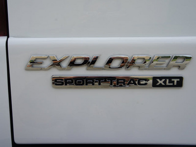 ford explorer sport trac 2005 white suv xlt flex fuel 6 cylinders rear wheel drive automatic with overdrive 76108