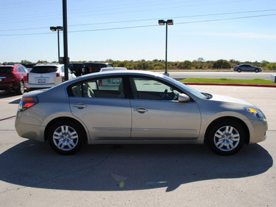 nissan altima 2009 beige sedan 2 5 s gasoline 4 cylinders front wheel drive automatic 76087