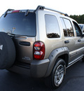 jeep liberty 2005 tan suv renegade gasoline 6 cylinders 4 wheel drive automatic 07730