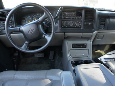 chevrolet suburban 2001 lt  gray suv lt z71 gasoline 8 cylinders 4 wheel drive automatic 27569