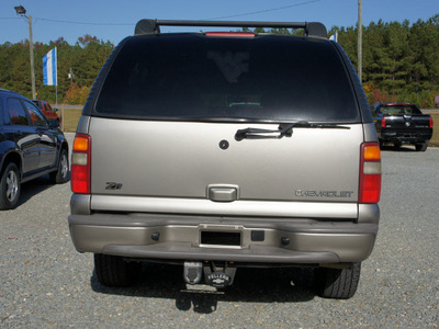 chevrolet suburban 2001 lt  gray suv lt z71 gasoline 8 cylinders 4 wheel drive automatic 27569