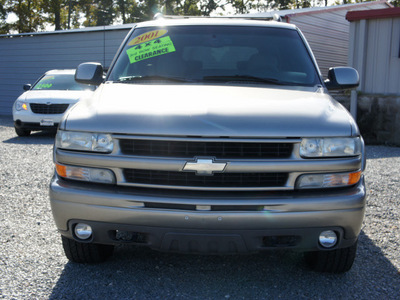 chevrolet suburban 2001 lt  gray suv lt z71 gasoline 8 cylinders 4 wheel drive automatic 27569