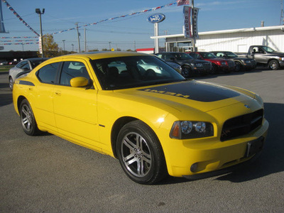 dodge charger 2006 yellow sedan daytona special edition gasoline 8 cylinders rear wheel drive autostick 62863