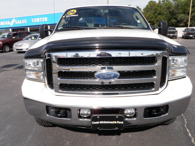 ford f 250 super duty 2006 white lariat diesel 8 cylinders 4 wheel drive automatic with overdrive 32401