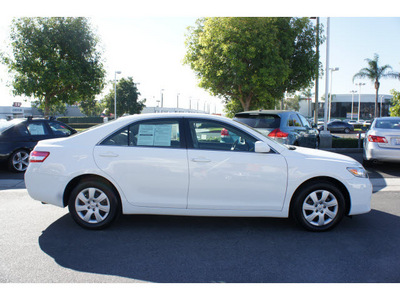 toyota camry 2011 white sedan gasoline 4 cylinders front wheel drive automatic 91761