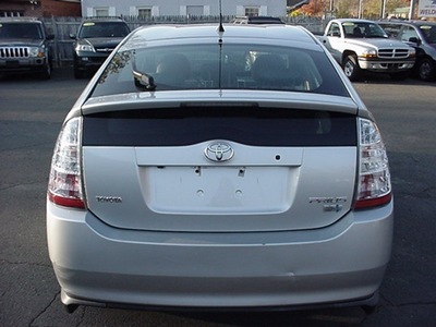 toyota prius 2008 silver hatchback hybrid 4 cylinders front wheel drive cont  variable trans  06019