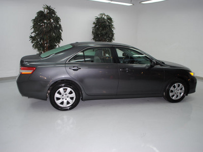 toyota camry 2010 dk  gray sedan le 4 cylinders front wheel drive automatic 91731