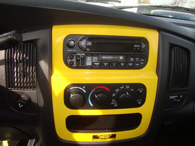 dodge ram 1500 2005 yellow pickup truck slt rumble bee gasoline 8 cylinders 4 wheel drive automatic 60443