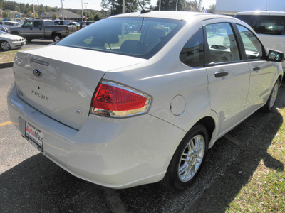 ford focus 2009 white sedan se gasoline 4 cylinders front wheel drive automatic 34474