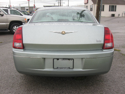 chrysler 300 2005 green sedan limited gasoline 6 cylinders rear wheel drive automatic 45840