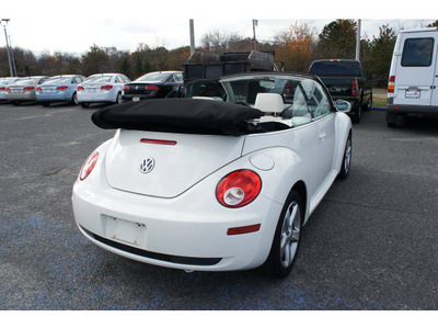volkswagen new beetle 2007 white triple white gasoline 5 cylinders front wheel drive 6 speed automatic 07712
