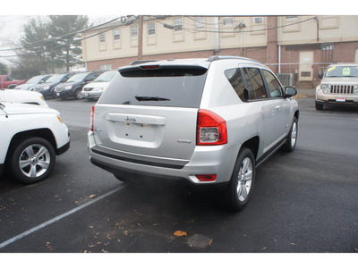 jeep compass 2011 silver suv latitude gasoline 4 cylinders 4 wheel drive automatic with overdrive 08844