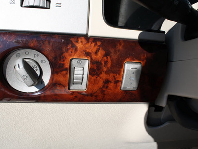 lincoln navigator 2004 beige suv luxury gasoline 8 cylinders 4 wheel drive automatic 27215