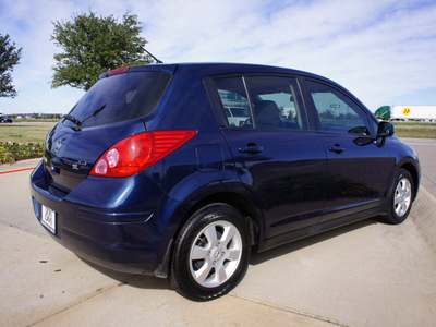 nissan versa 2009 dk  blue hatchback 1 8 sl gasoline 4 cylinders front wheel drive automatic with overdrive 76018