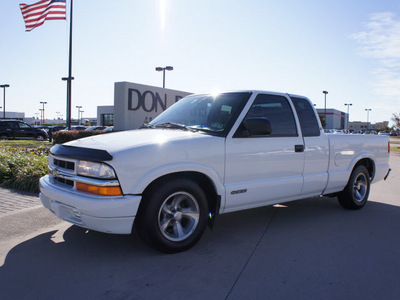 chevrolet s 10 1998 white pickup truck ls gasoline 6 cylinders rear wheel drive automatic 76018