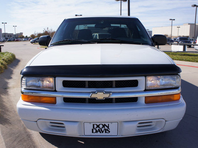 chevrolet s 10 1998 white pickup truck ls gasoline 6 cylinders rear wheel drive automatic 76018