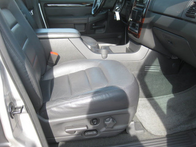 ford explorer 2004 gray suv limited 8 cylinders all whee drive automatic with overdrive 62863
