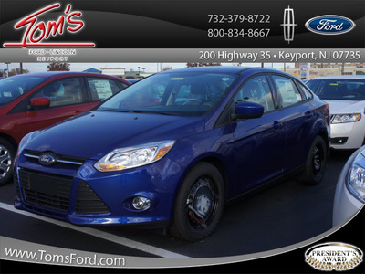 ford focus 2012 sonic blue metallic sedan se gasoline 4 cylinders front wheel drive 6 speed automatic 07735