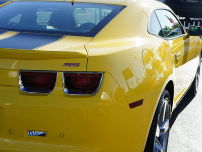 chevrolet camaro 2011 yellow coupe ss gasoline 8 cylinders rear wheel drive 6 speed manual 33021