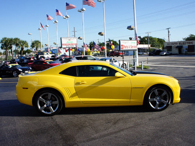 chevrolet camaro 2011 yellow coupe ss gasoline 8 cylinders rear wheel drive 6 speed manual 33021