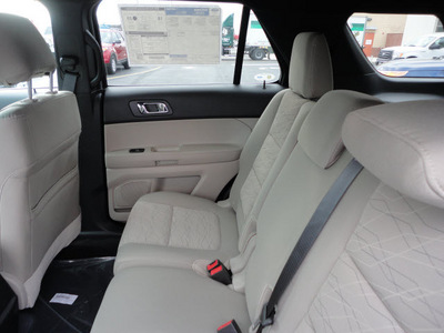 ford explorer 2012 silver suv gasoline 6 cylinders 2 wheel drive automatic with overdrive 60546